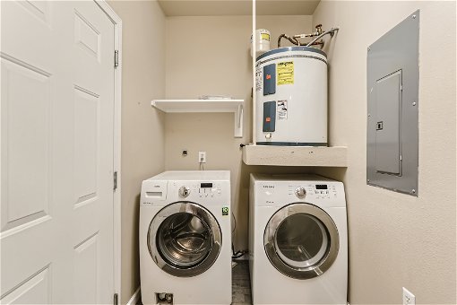 23 Laundry Room.jpg